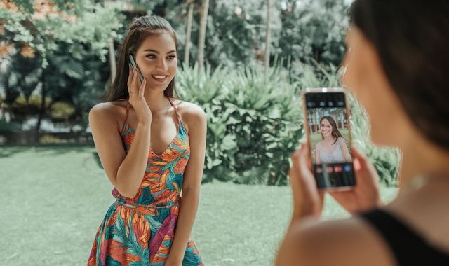 Virtual Reality Hangouts Using Video Chats: The Future of Online Socializing